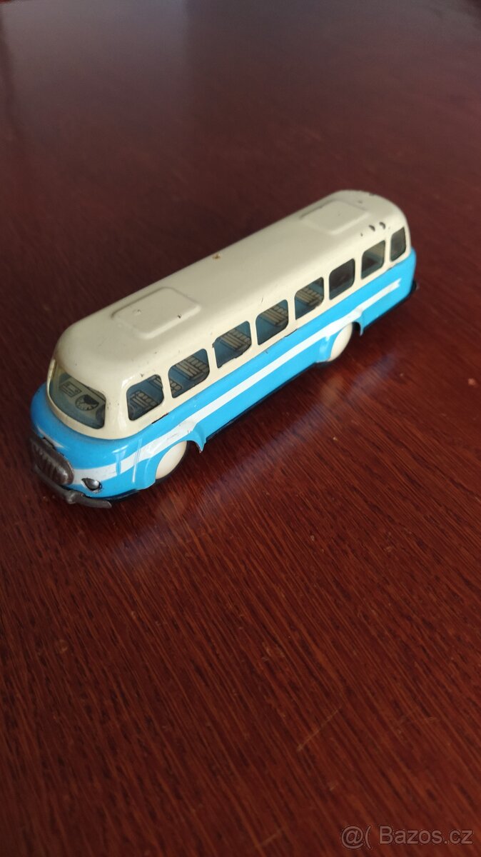Plechový autobus Škoda RTO na setrvačník - REZERVACE