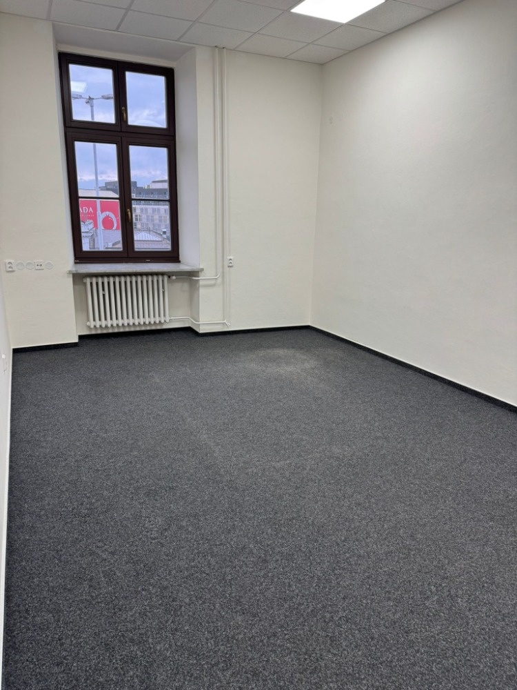 Pronájem kanceláře 21,79 m2 v centru města - ul.Josefská