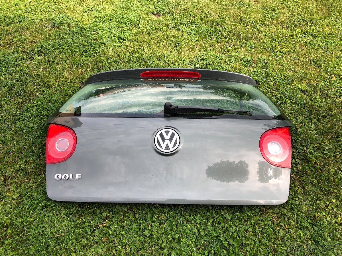 Volkswagen Golf 5 páté dveře