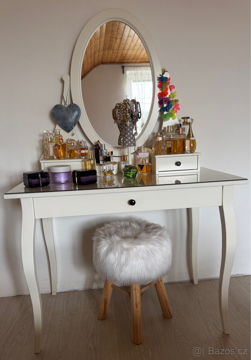 Toaletní stolek se zrcadlem zn. Ikea Hemnes
