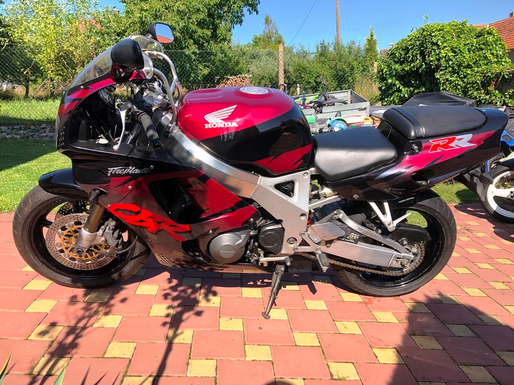 Honda CBR 900RR, SC28, původní plasty, lak i polepy