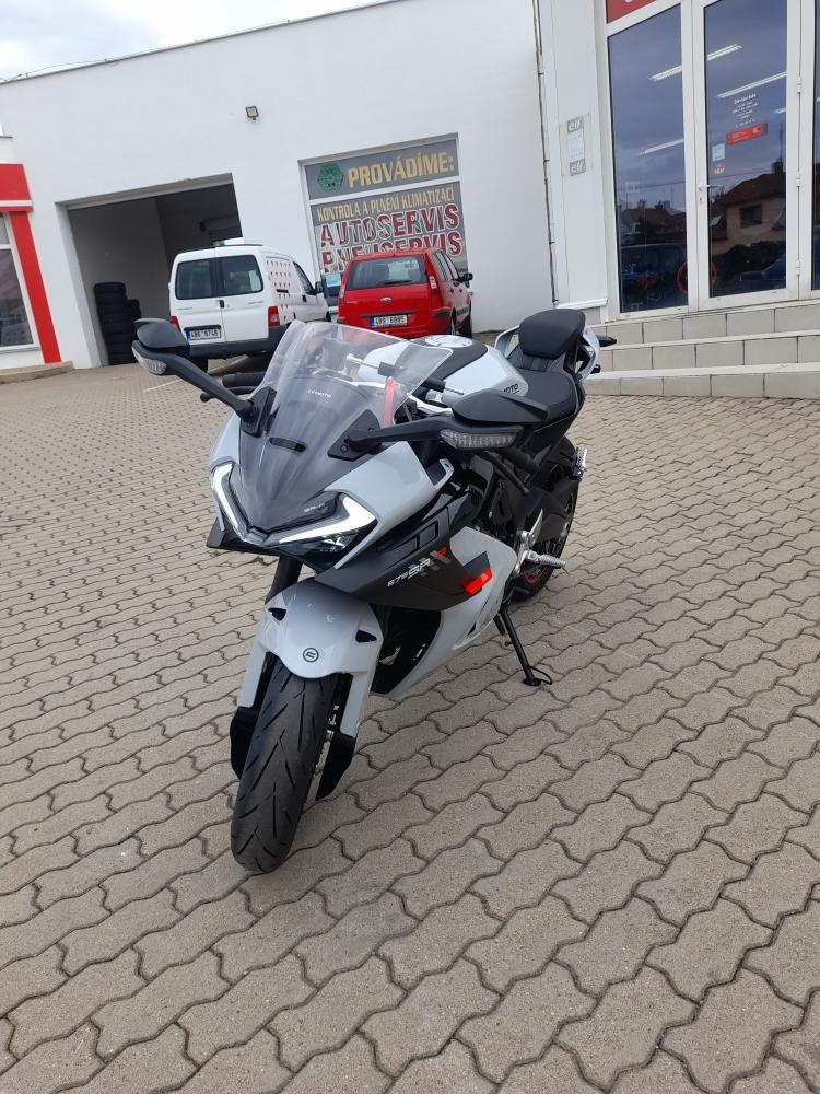 CFMOTO 675SR-R