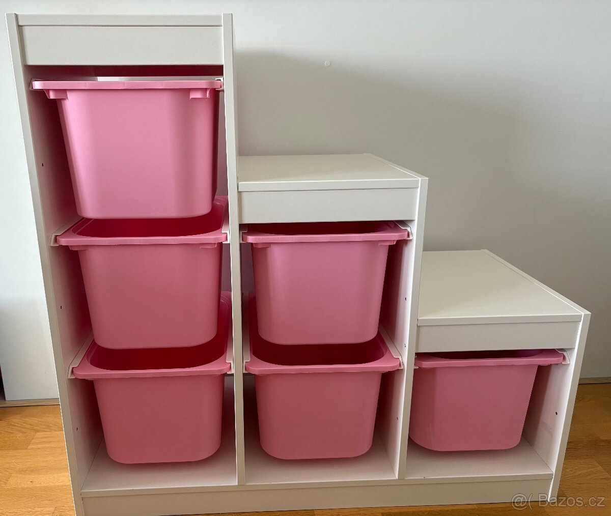 TROFAST schody bílé, růžové boxy