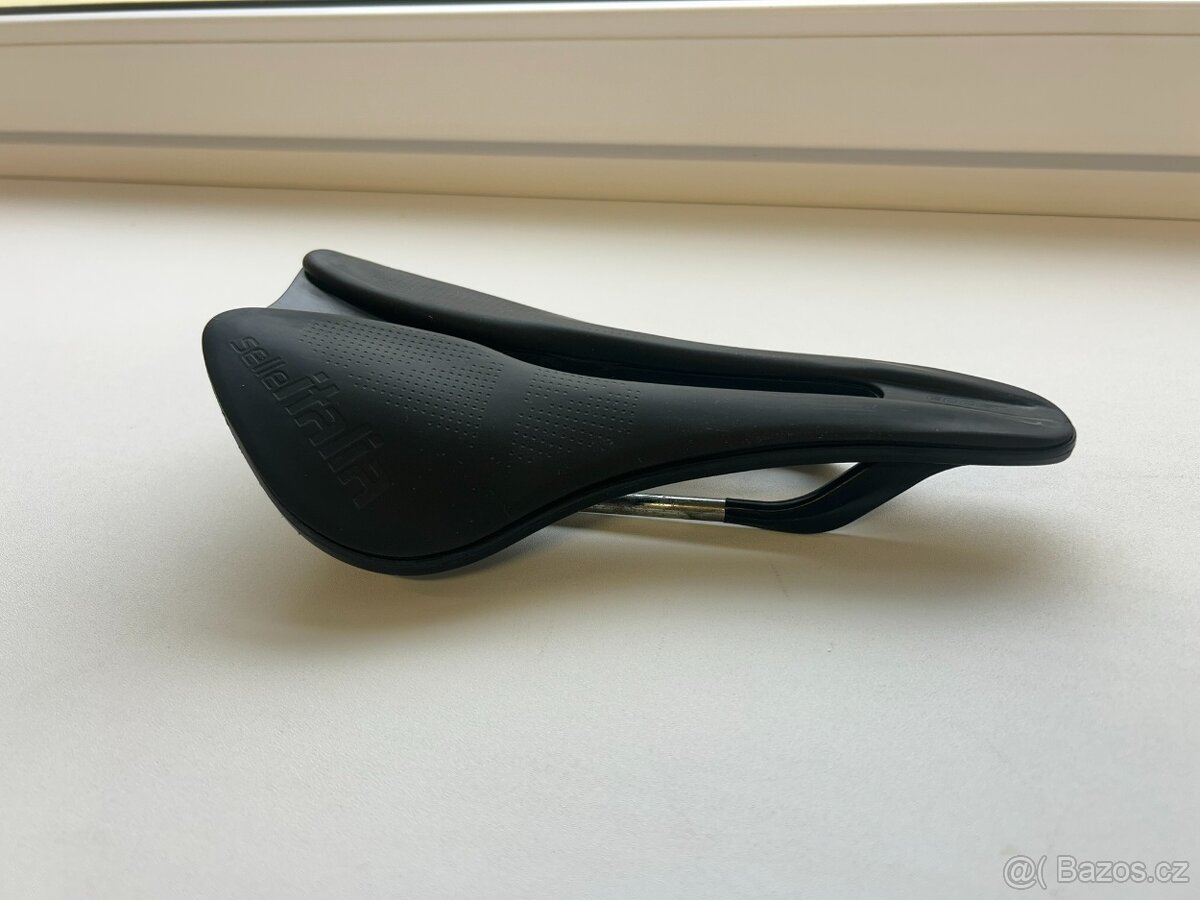Selle Italia X Boost Superflow 145 mm sedlo černé