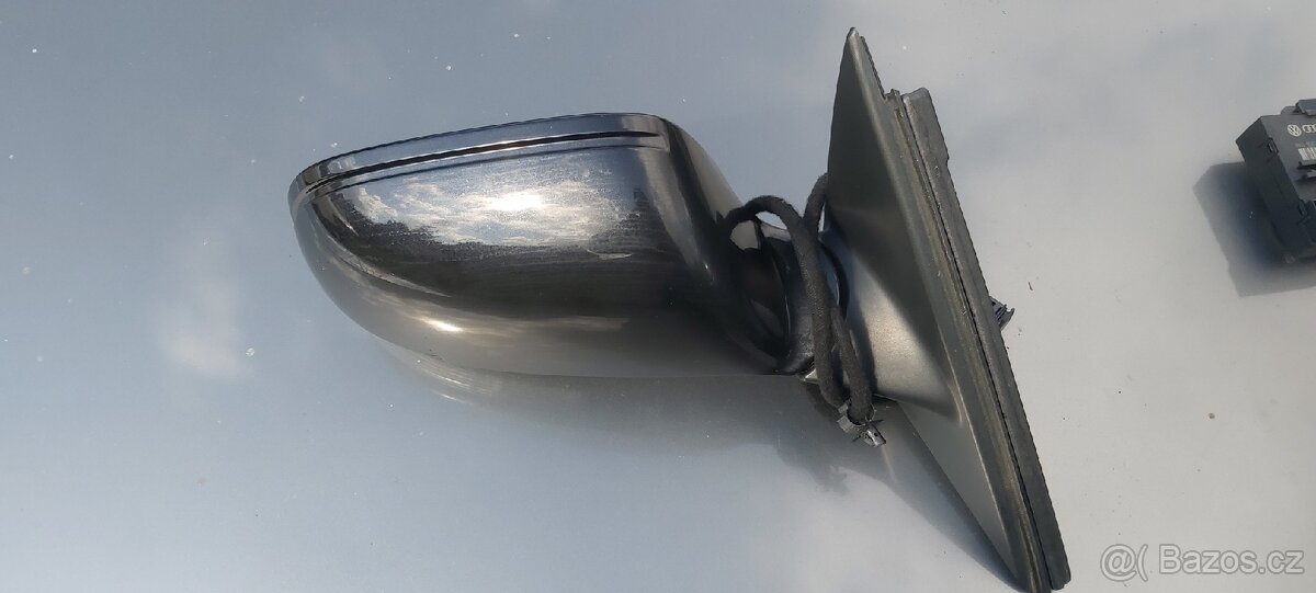 Prave zrcatko Skpda Superb 2