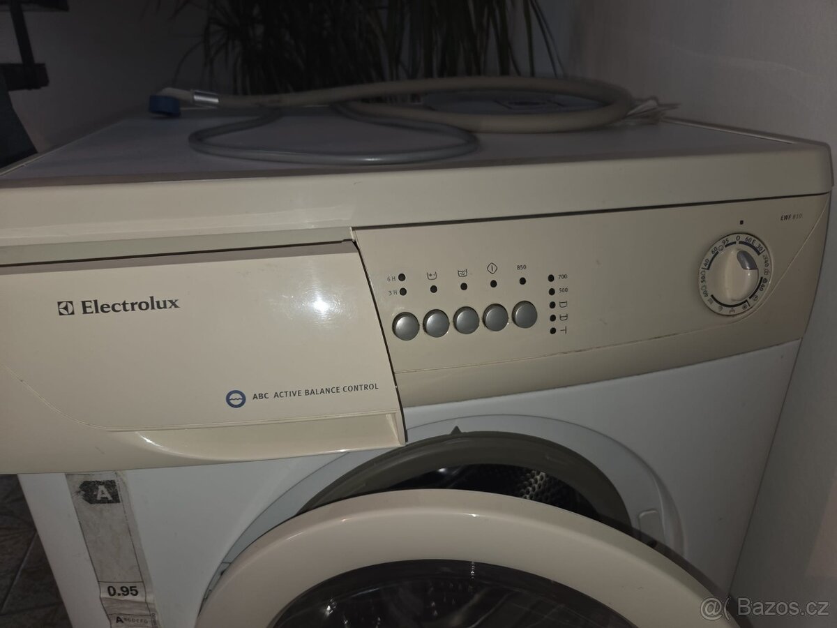 Funkční pračka Electrolux EWF 810