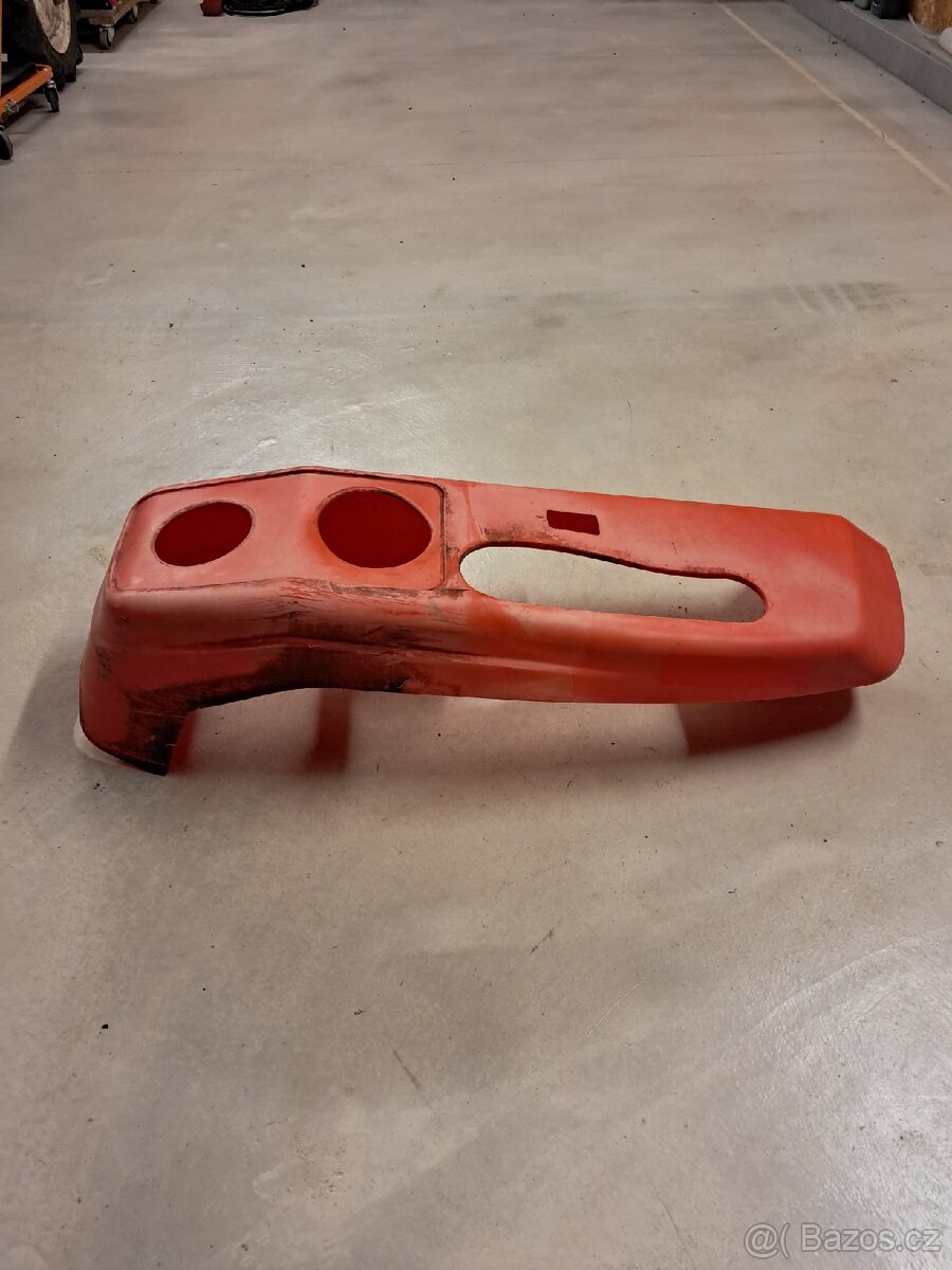 Prodám na Kubota GZD levý boční plast