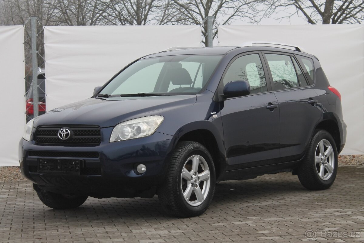 Toyota Rav4 2.2D-4D 100kW + 4X4 + BEZ KOROZE + TAŽNÉ