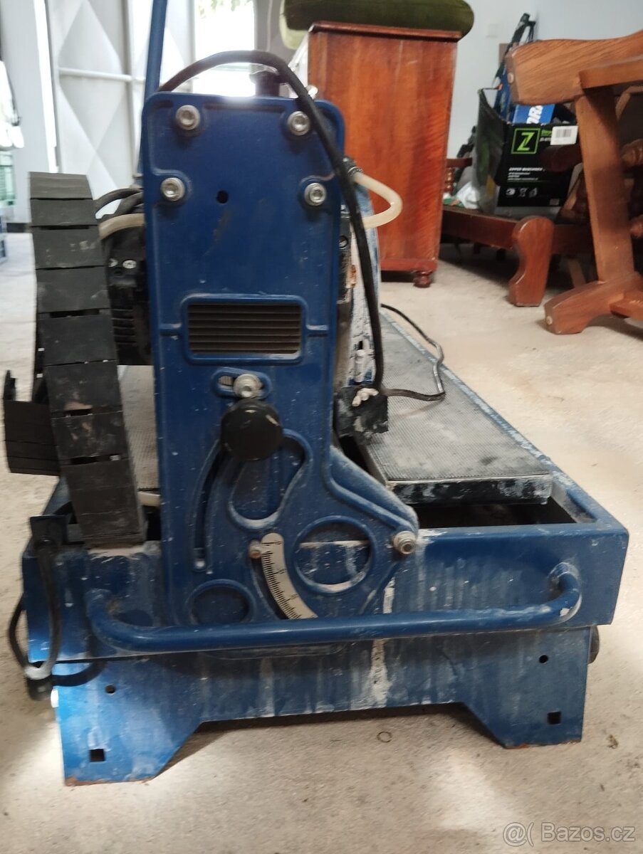 Řezačka na obklady