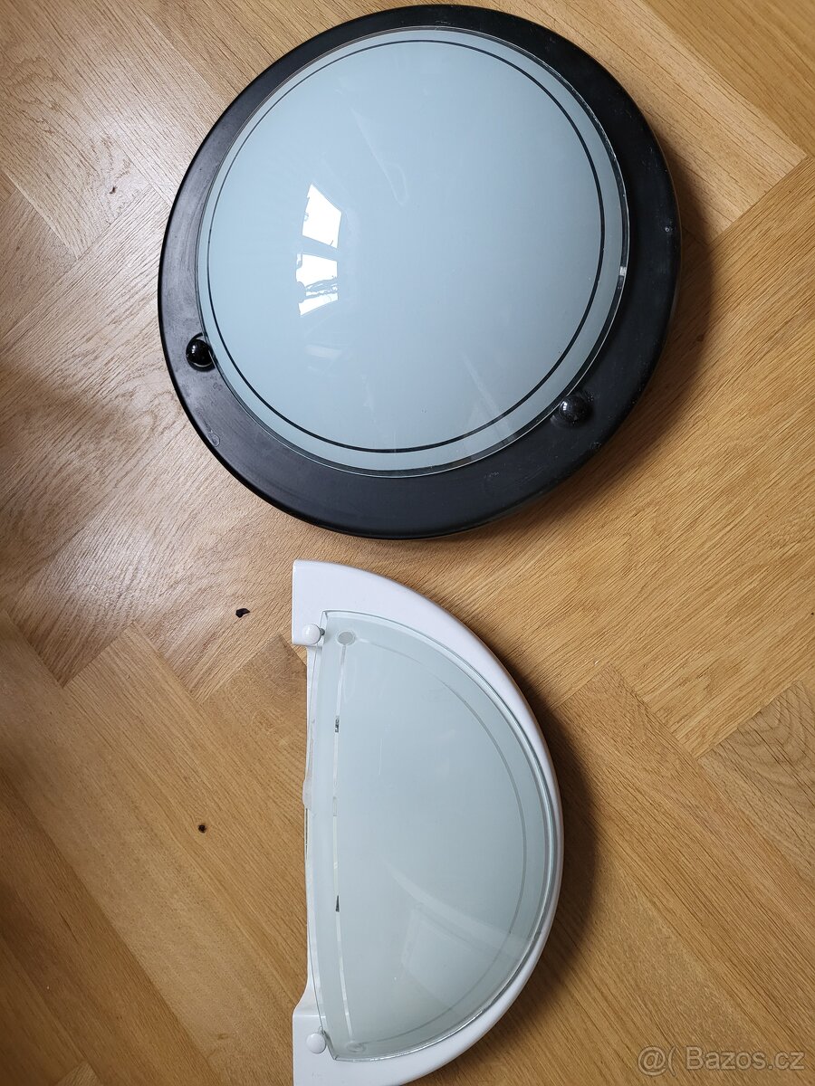 2 nástěnná světla