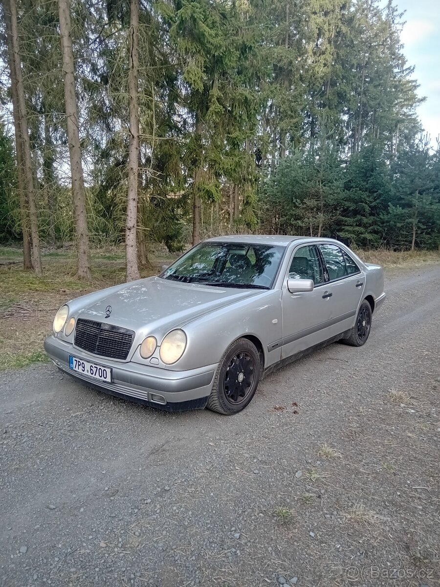 Mercedes benz E200