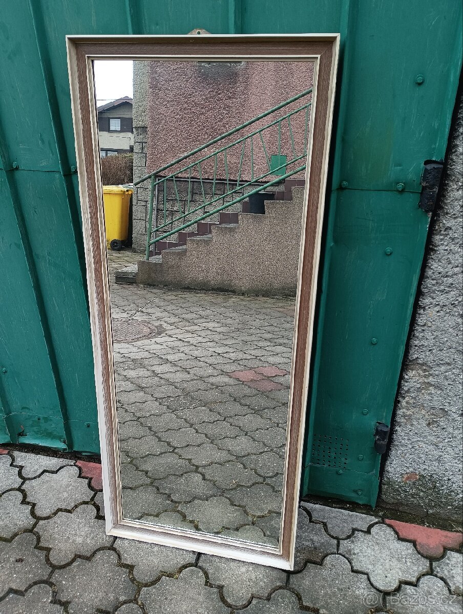 Velké nástěnné zrcadlo 137x58