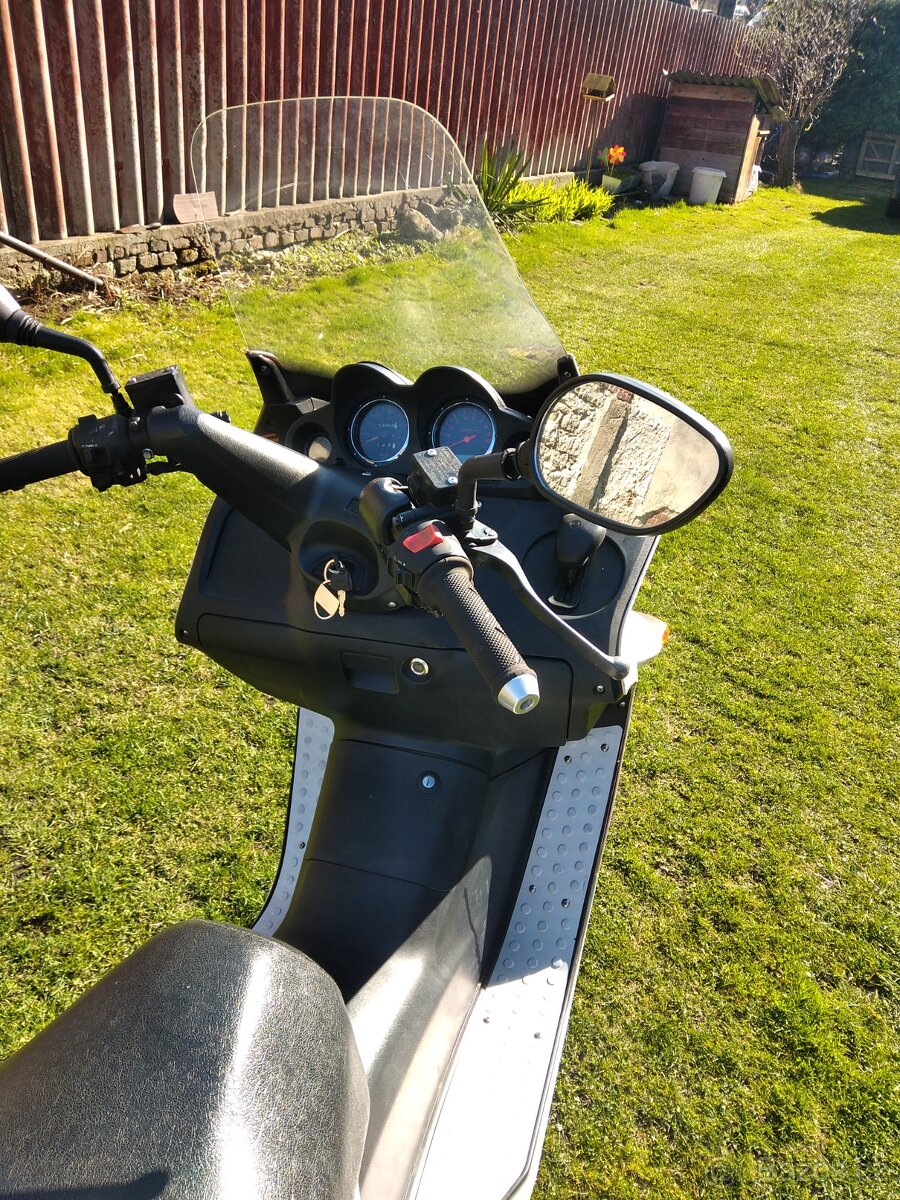 Prodám skútr Honda 250