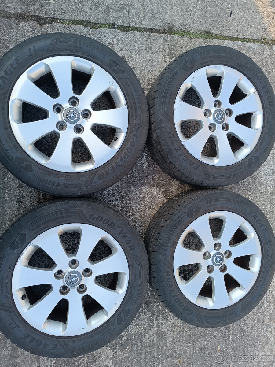 Opel Insignia A - alu 7x17 et41 + letní 225/55/17