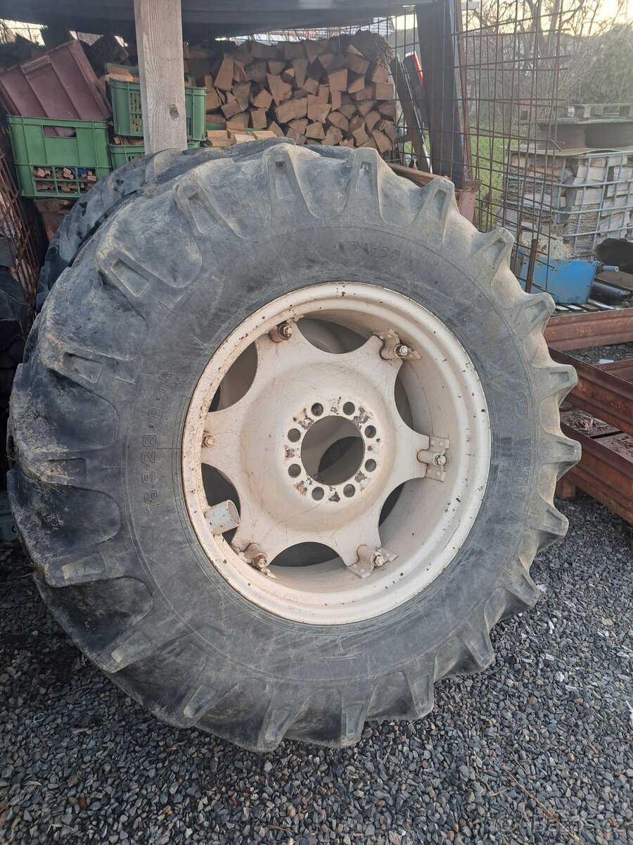 Kola zetor 16,9-28