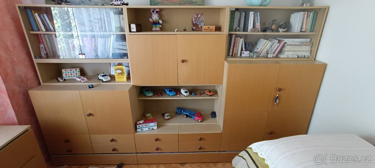 Nábytková stěna UNIVERSAL