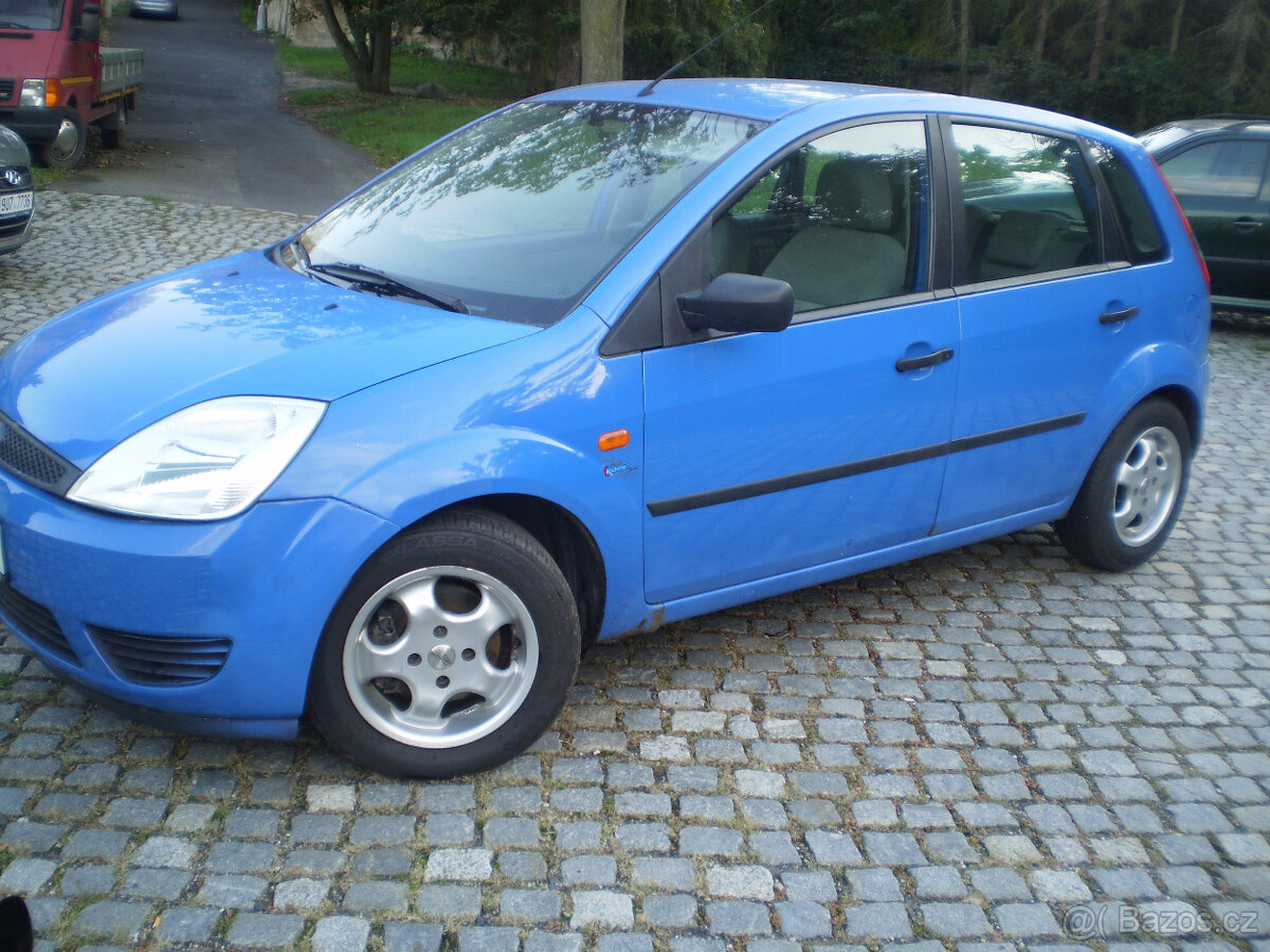 PRODÁM  FORD FIESTA 1,3  44 kw r.v. 2003  T.K.2026  SLEVA