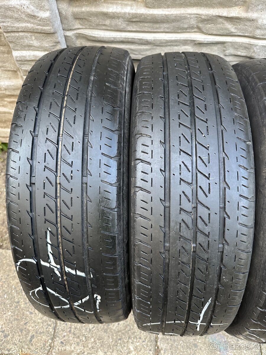 Použité letní pneu: 195/70/R15 c - 4 kusy