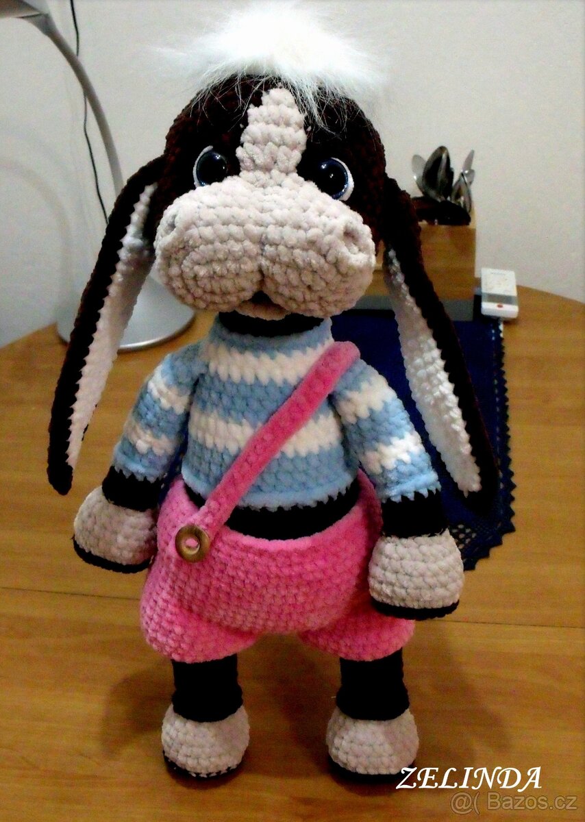 OSLÍK V RŮŽOVÝCH KRAŤASECH 43 cm