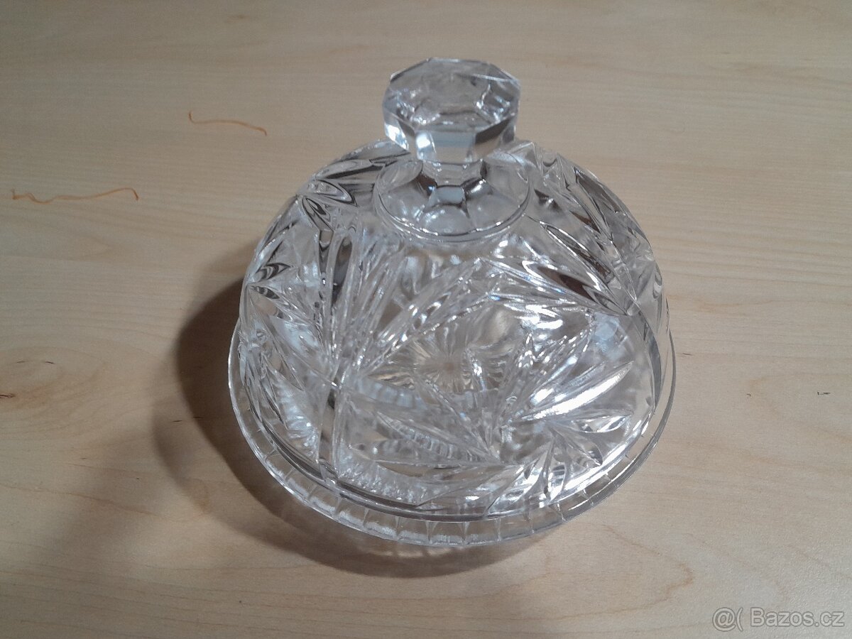 Broušená dóza (cukřenka)