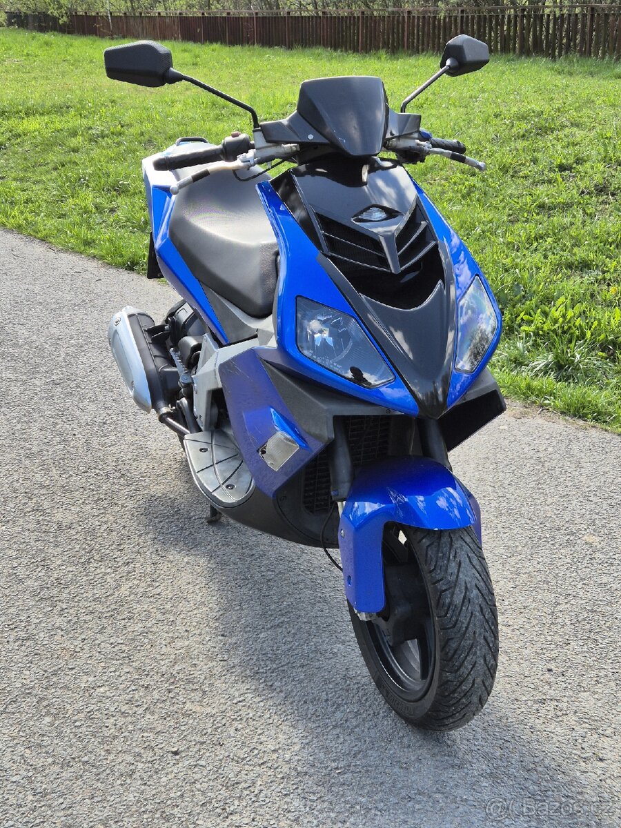 Skůtr derbi GP1 125
