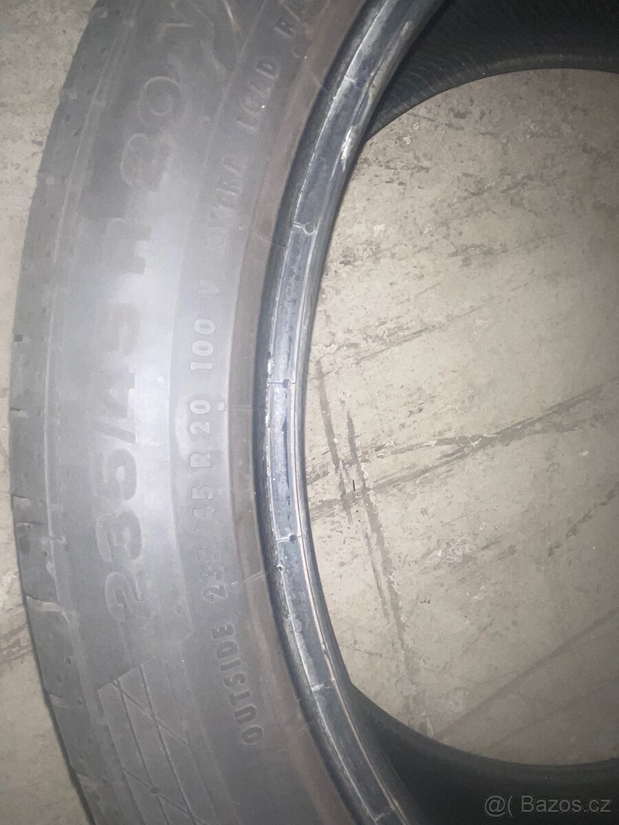 235/45R20 Continental