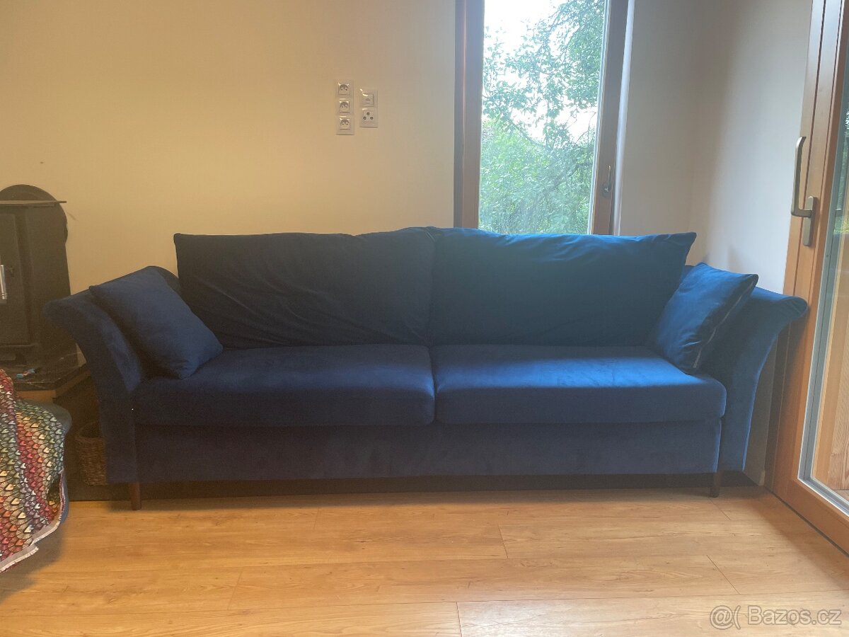 Luxusni sametově modrý  rozkládací gauč