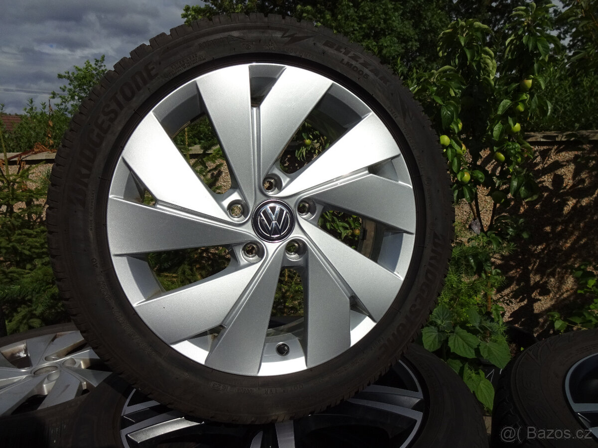 VW Golf - zánovní zimní alu kola Belmont 17" 5x112 ET46