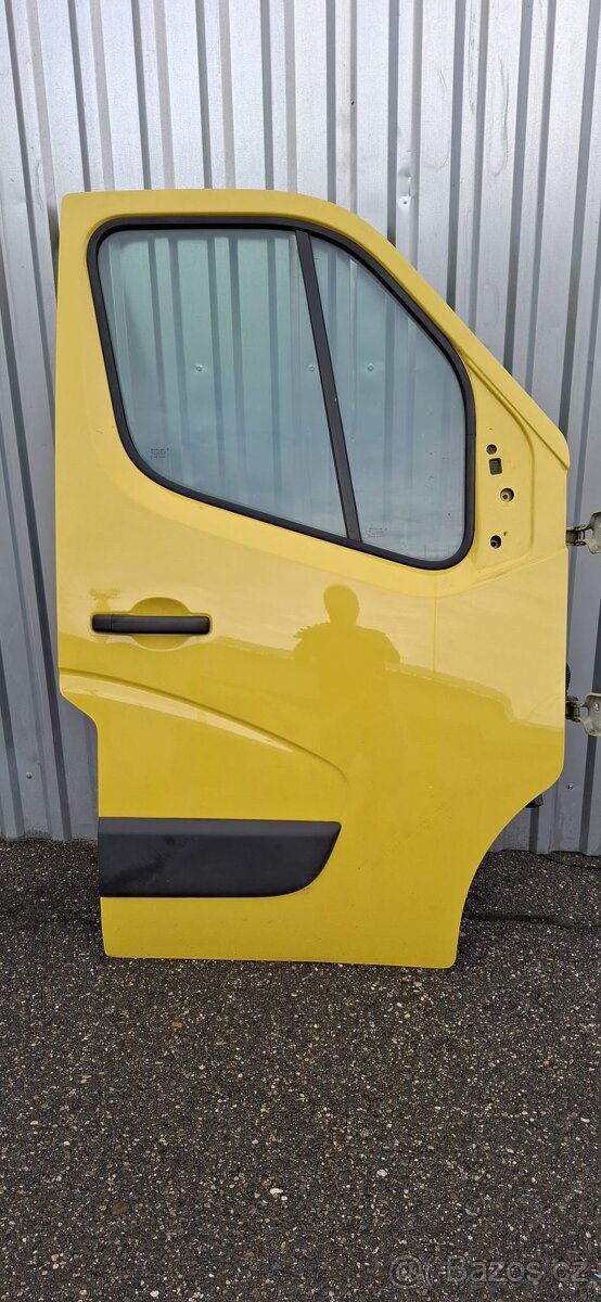 Pravé přední dveře Renault Master