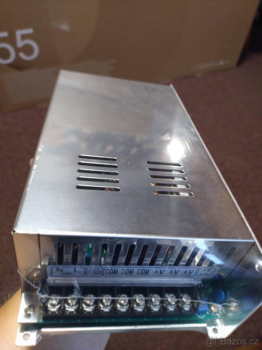 Průmyslový napájecí zdroj