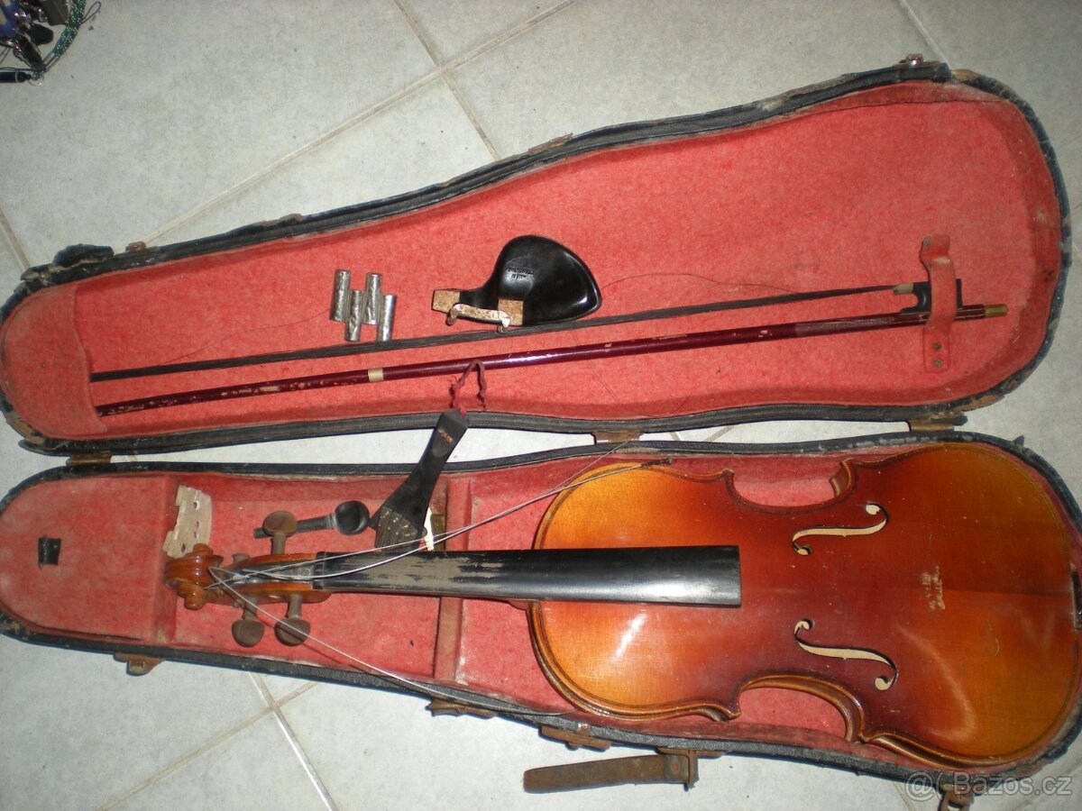 housle+ el.kytara+12tistrunna kytara