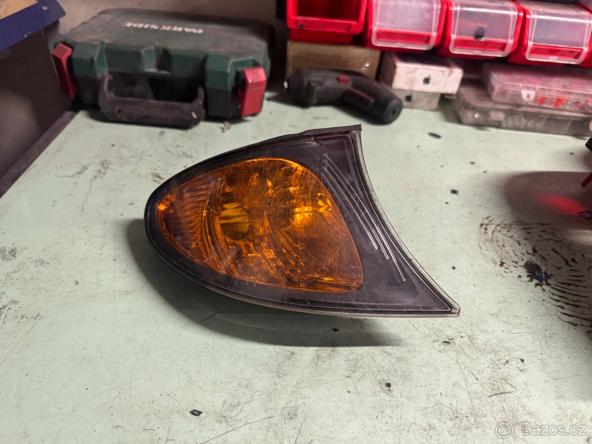 Pravý blinkr bmw e46