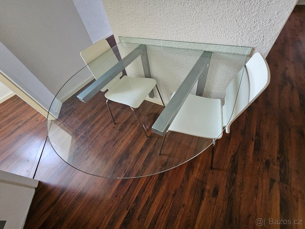 SKLENĚNÝ JÍDELNÍ STŮL
