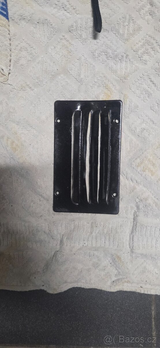 Tatra 613- rámečky ventilace