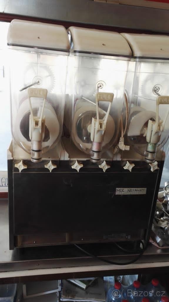 Výrobník ledové tříště