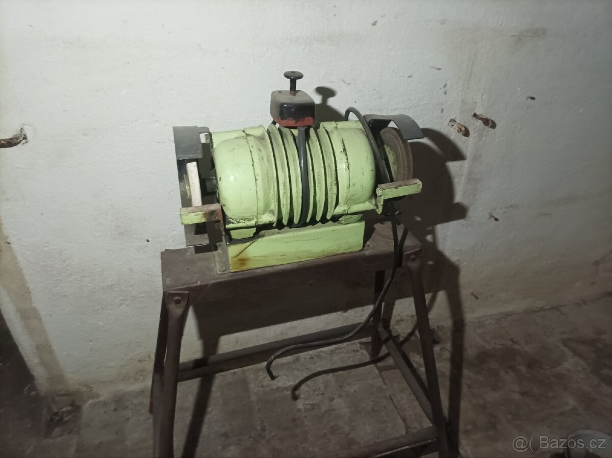 Dvoukotoučová bruska