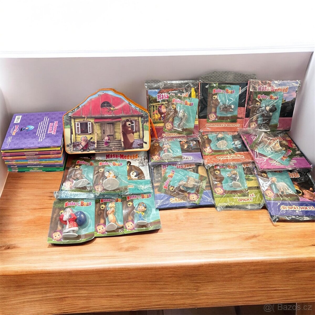 Cela kolekce knih a figurek Masa a medved