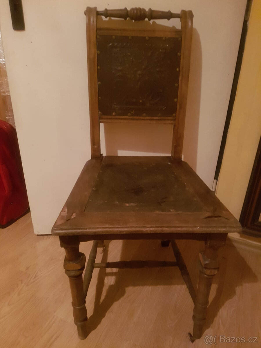 Historická židle vhodná na renovaci