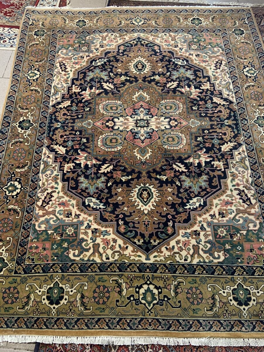 Luxusní vlněný nepoužitý koberec HERIZ 210 x170