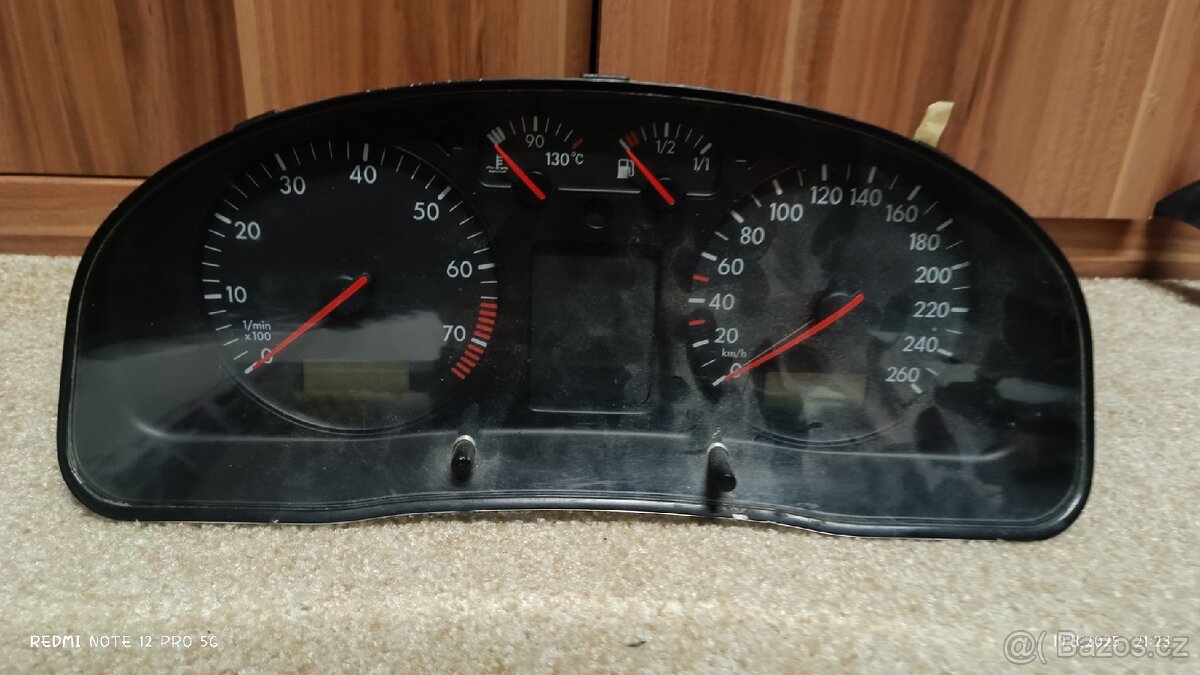 Budíky Volkswagen passat B5 919