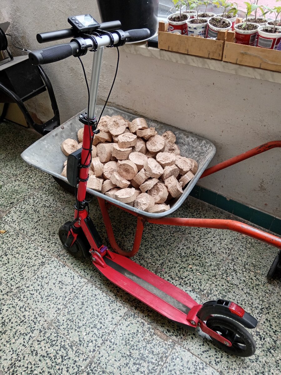 Skládací elektro koloběžka