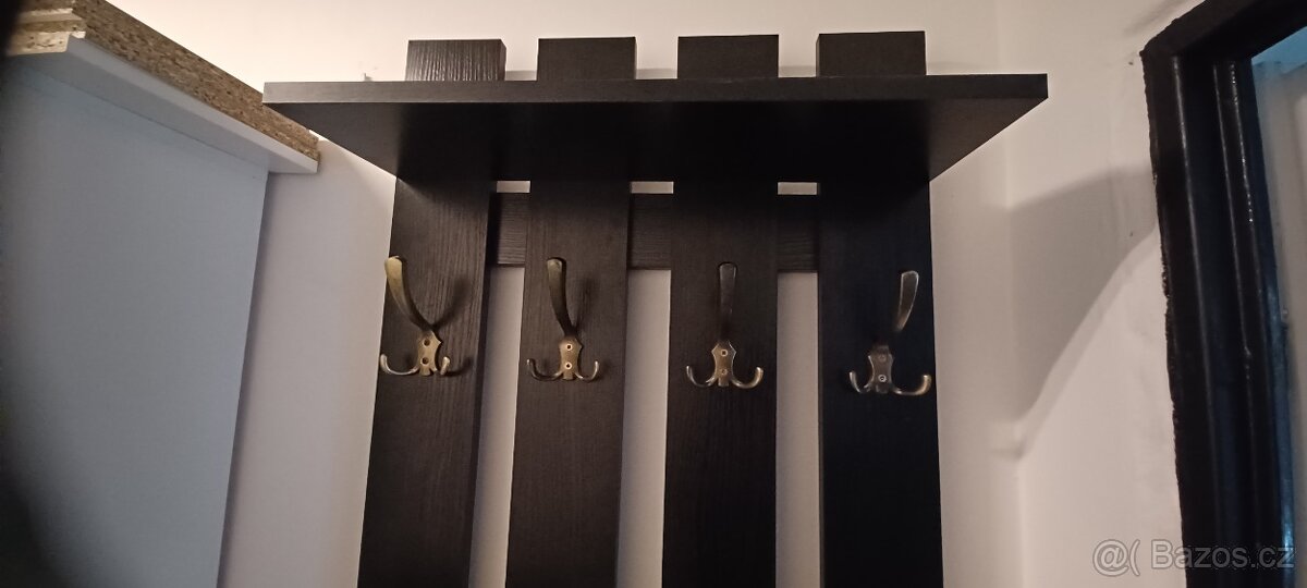 Předsíňovy panel,věšák cerny