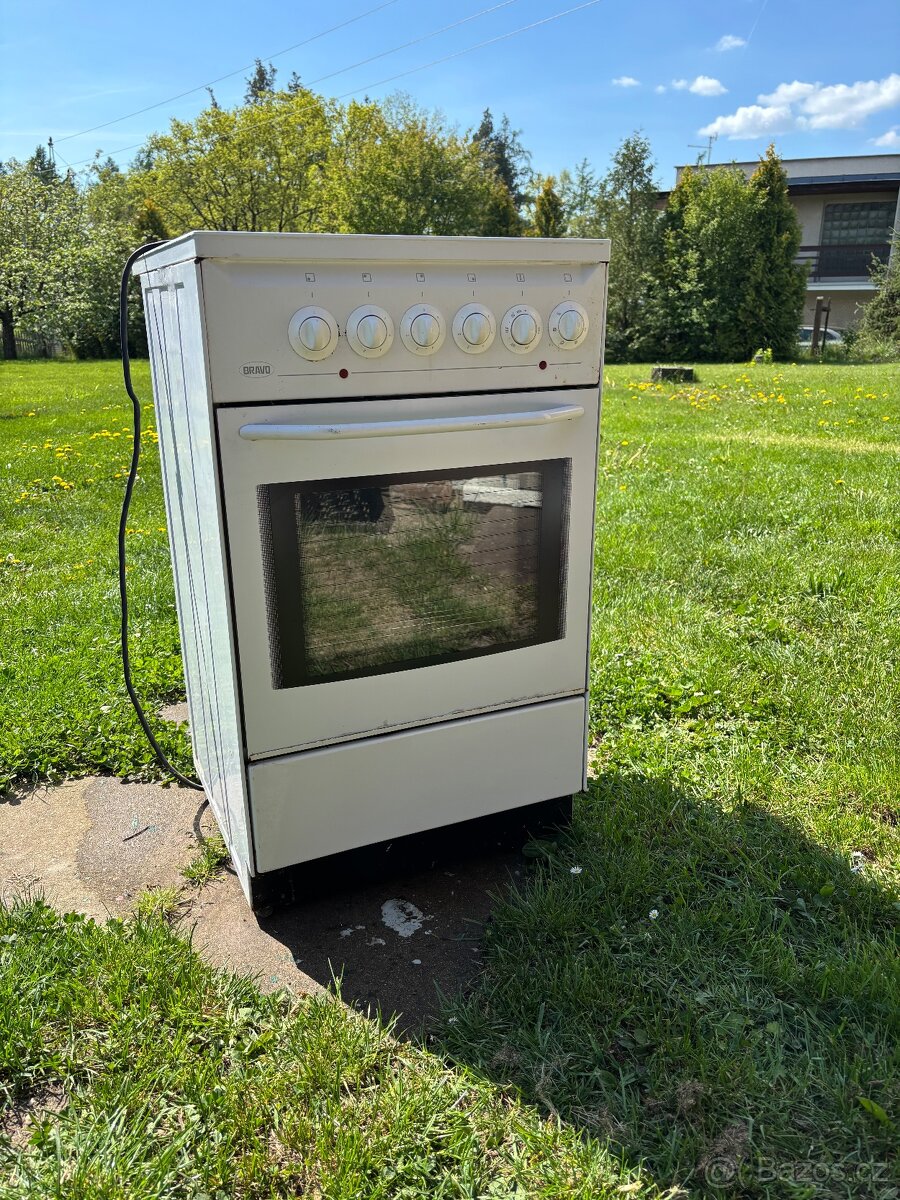 Elektrický sporák sklokeramický