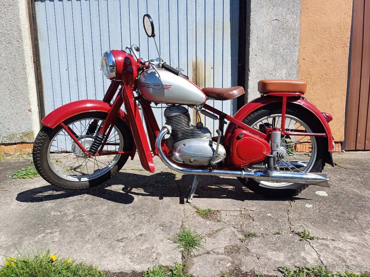 JAWA pérák
