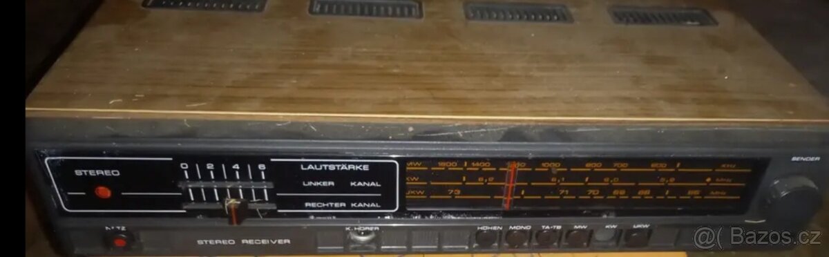 Retro radio s reproduktory