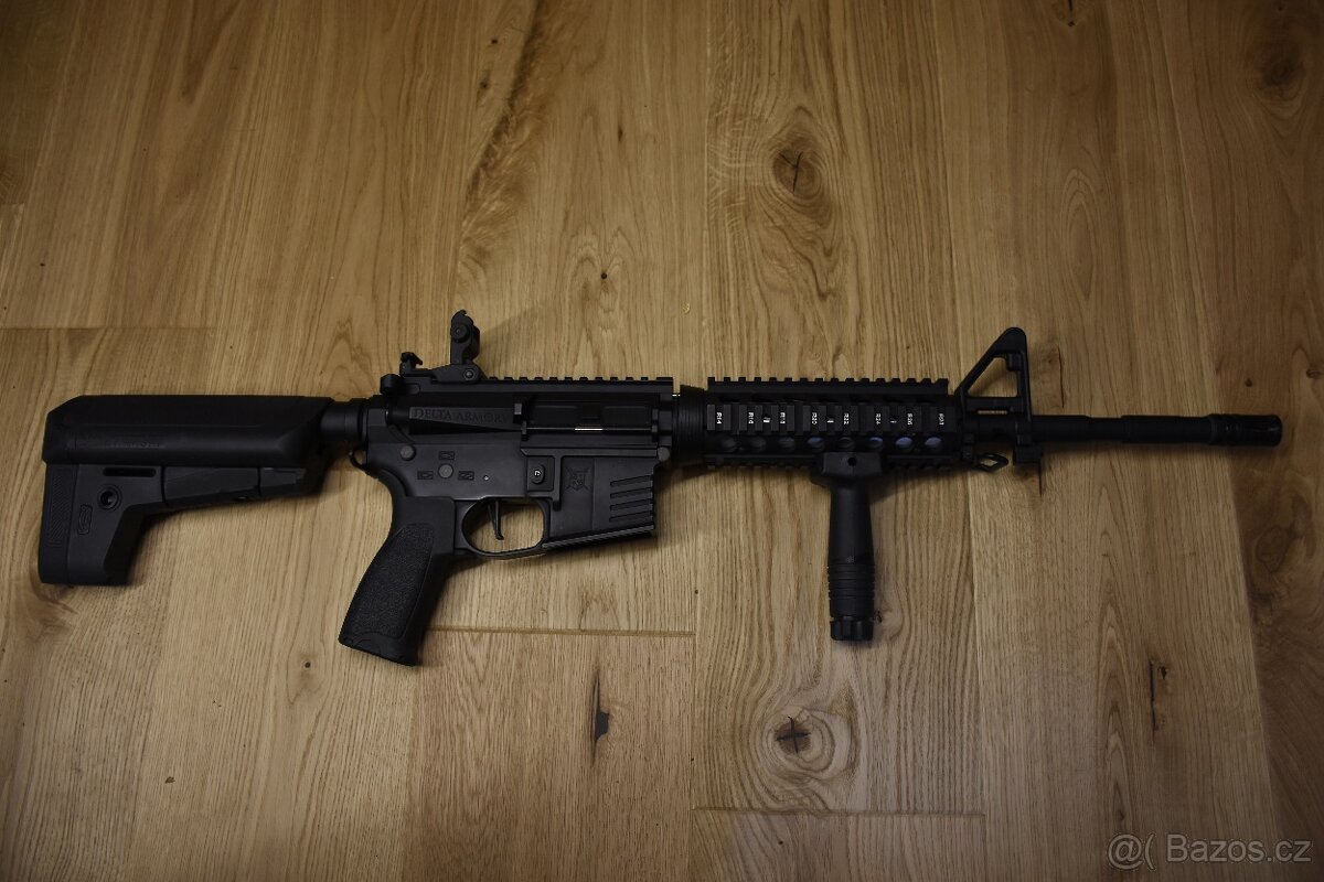 kompletní výbava se zbraní M4 AR15
