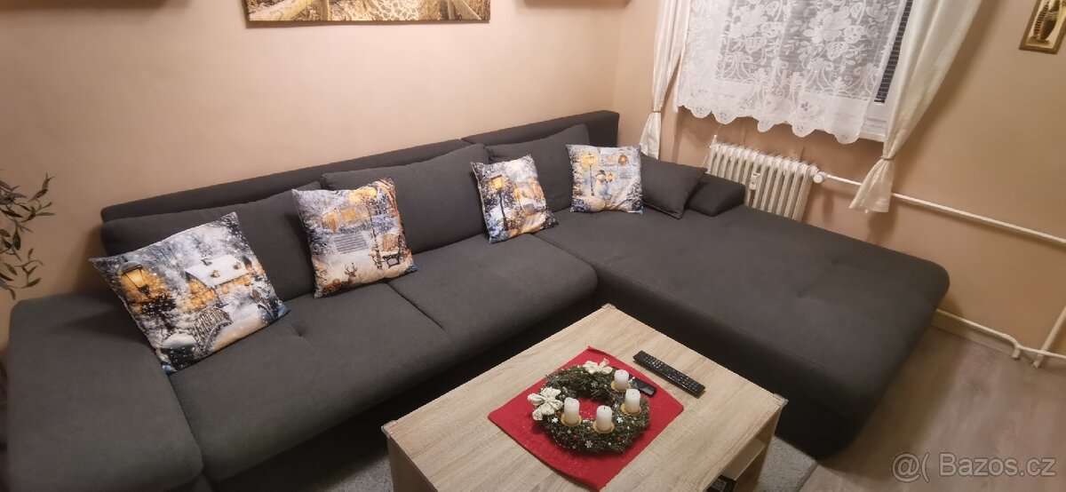 Rozkládací sedačka + stolek