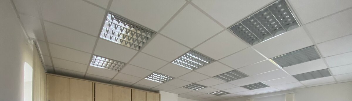 světelné stropní panely