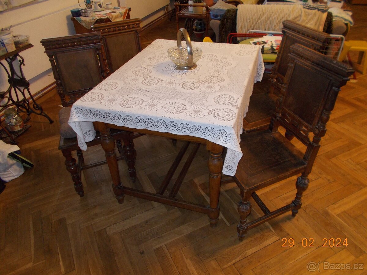 jídelní stůl + 4 židle