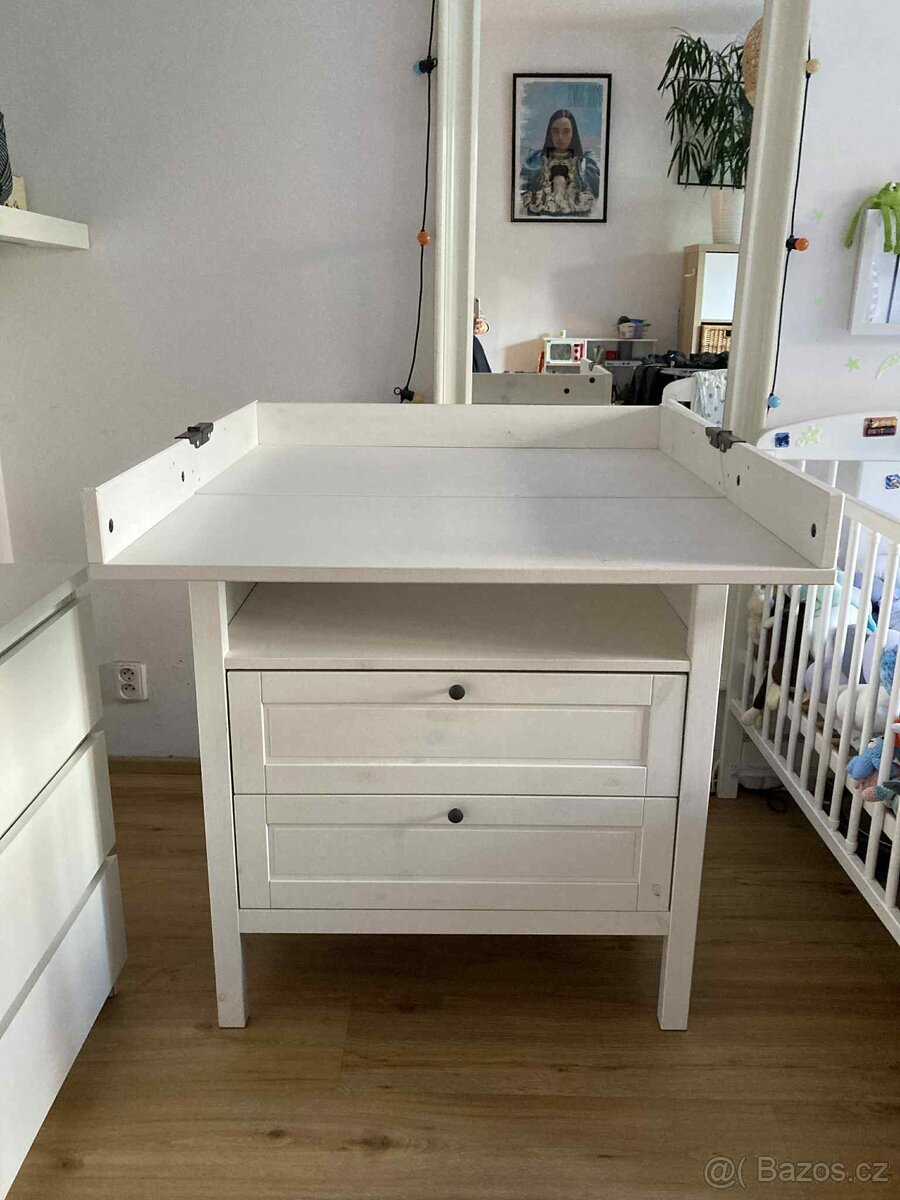 REZERVACE IKEA Sundvik prebalovaci pult a komoda